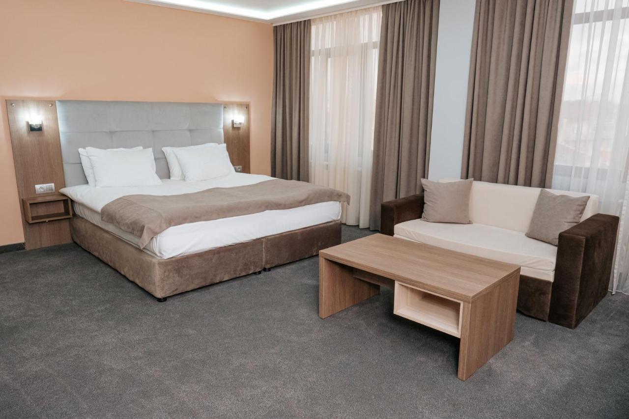 Hotel Tundzha - Renovated! Yambol Ngoại thất bức ảnh