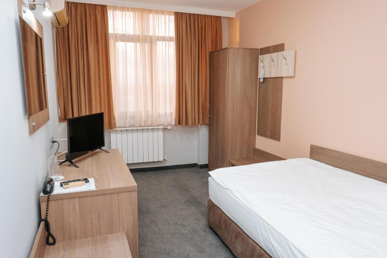 Hotel Tundzha - Renovated! Yambol Ngoại thất bức ảnh
