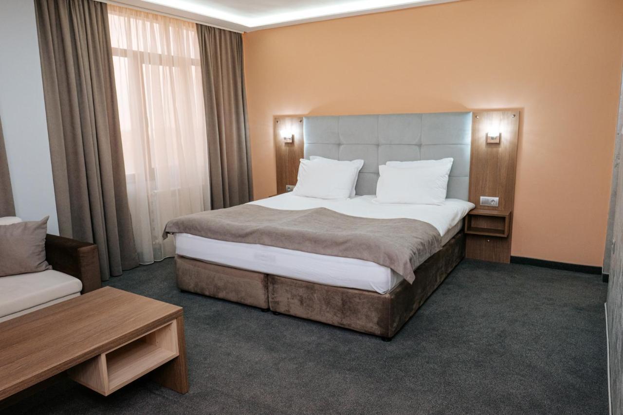 Hotel Tundzha - Renovated! Yambol Ngoại thất bức ảnh