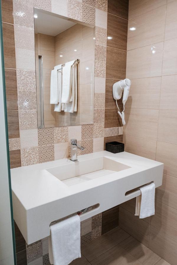 Hotel Tundzha - Renovated! Yambol Ngoại thất bức ảnh